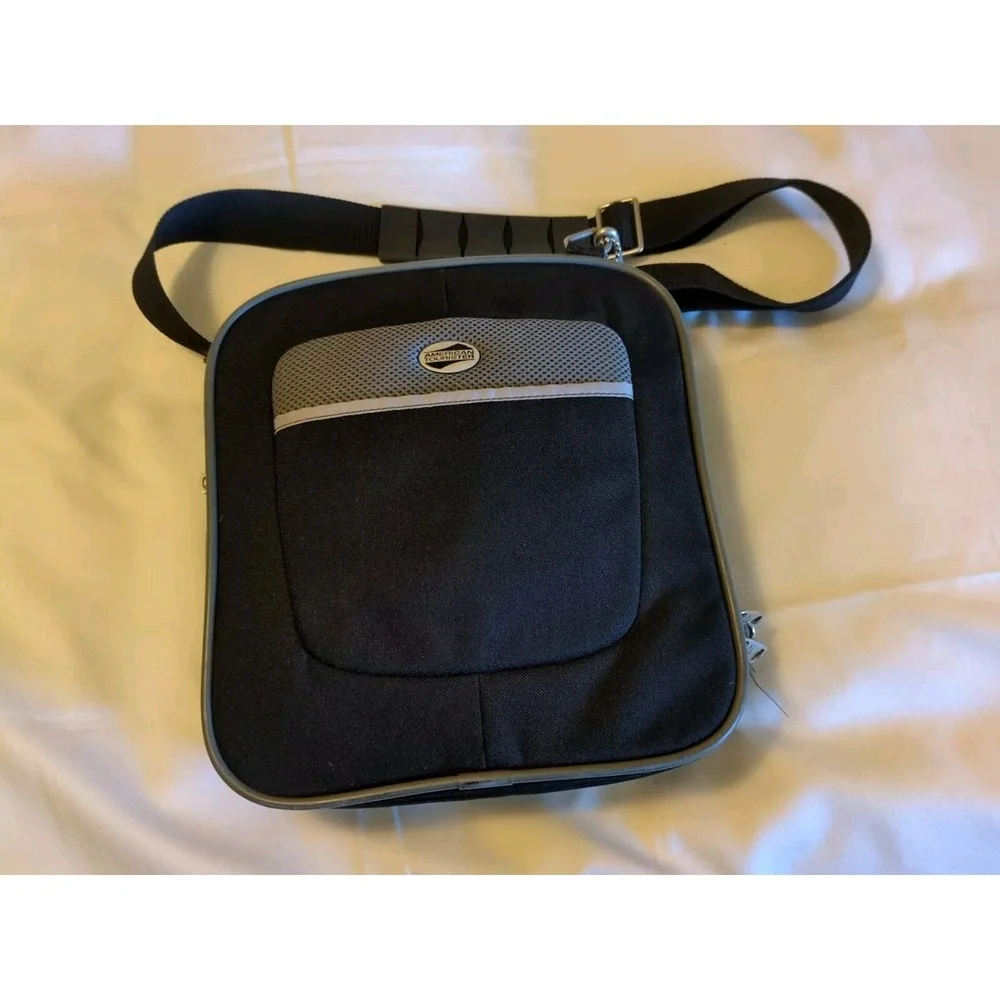 American Tourister Duffel Bag Gym Bag‎ Carry On Black Sports Bag